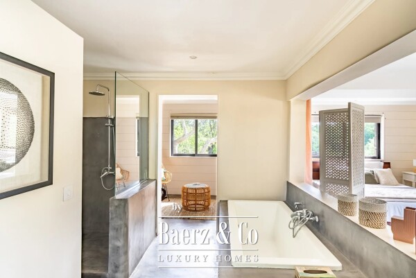 photo 4 Exceptional Villa in a Prestigious Golf Estate